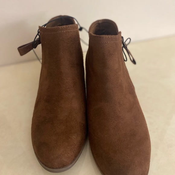 🆕BNWT Arizona Womens Galen Block Heel Zip Booties - Picture 6 of 7